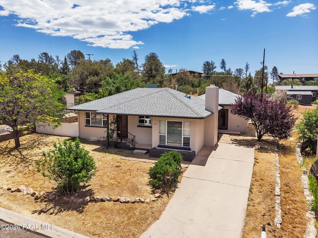 Building Photo - 821 Prescott Heights Dr