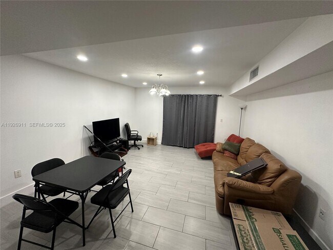 Building Photo - 250 NW 107th Ave