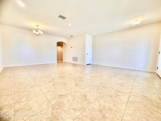 Building Photo - 1385 Fuji Dr