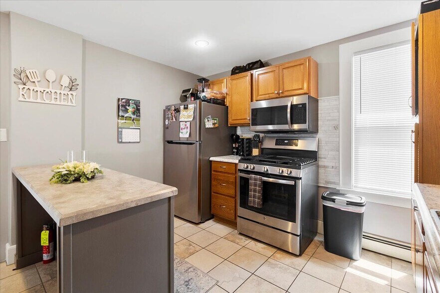 Building Photo - 39 2nd St