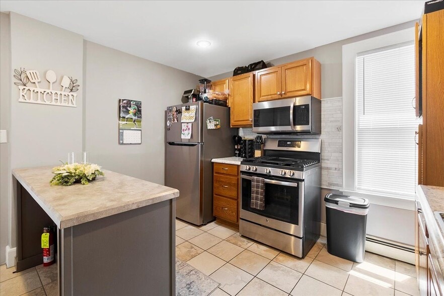 Building Photo - 39 HUDSON Street, Second Floor