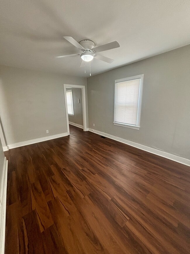 Building Photo - 1547 Longfield Ave