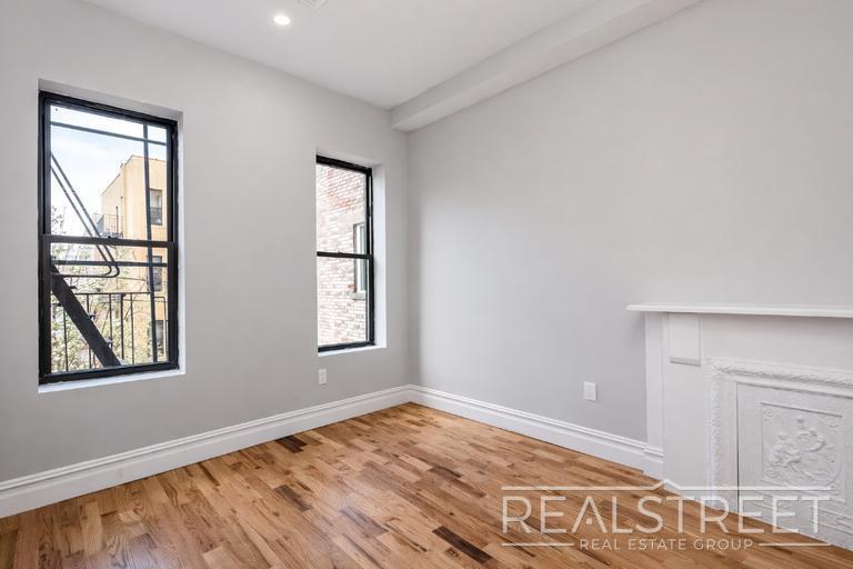 Building Photo - Stunning 3 BED 2 Bath Floor-Thru in Bed Stuy