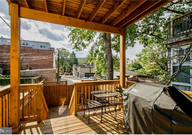 Building Photo - SPACIOUS 3 BED BROWNSTONE with PARKING, YARD and 2 DECKS!