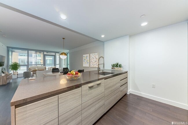 Building Photo - 718 Long Bridge St