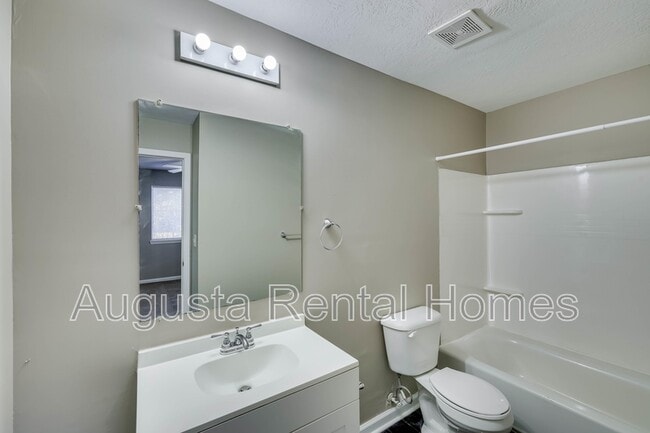 Building Photo - 2451 Jennings Rd