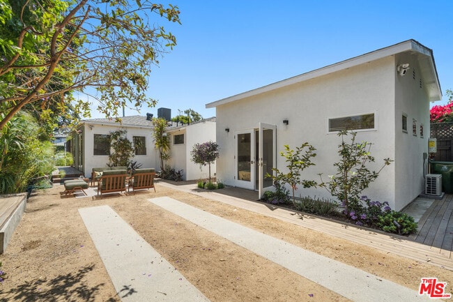 Building Photo - 2425 Cloy Ave