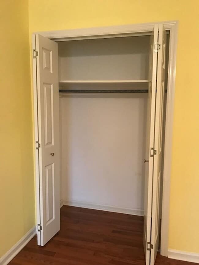 Building Photo - 4 BR 2/2 BA Large Fenced in Back Yard! Chef's Kitchen! Upstairs Bonus Room! 2 Car Garage