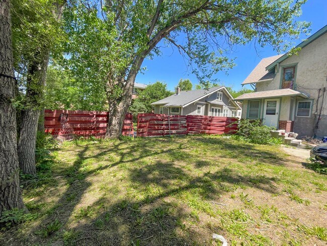 Building Photo - 1255 S 25th St