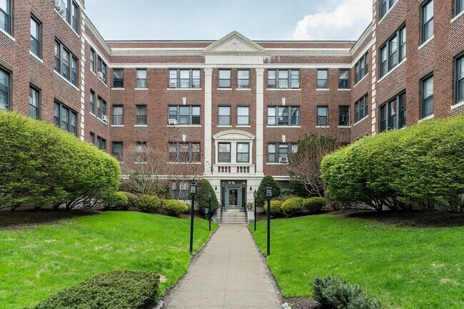 Building Photo - 141 Englewood Ave