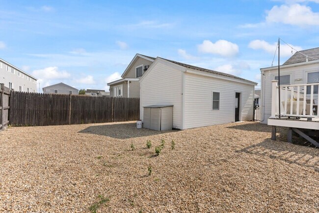 Building Photo - 12 Harris Ave