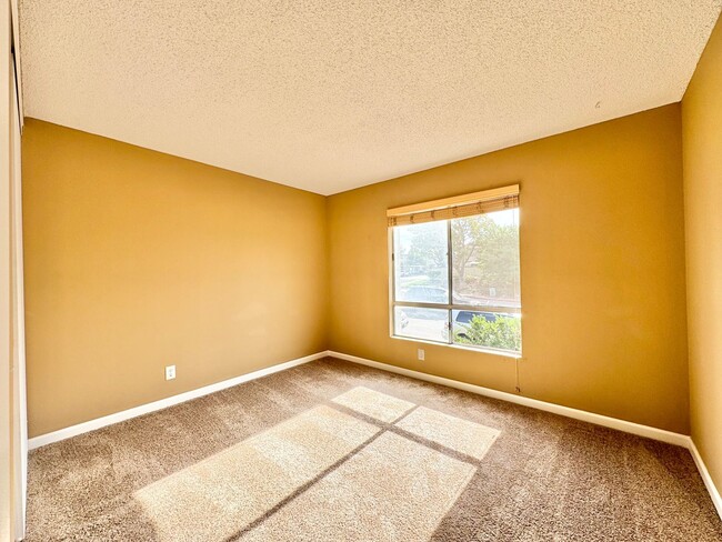 Building Photo - Great 2B/1BA Condo in Mira Mesa!