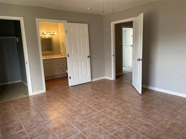 Building Photo - 8321 Homewood Ln