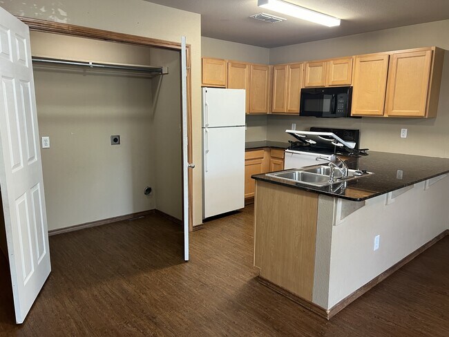 Building Photo - 102 S East St