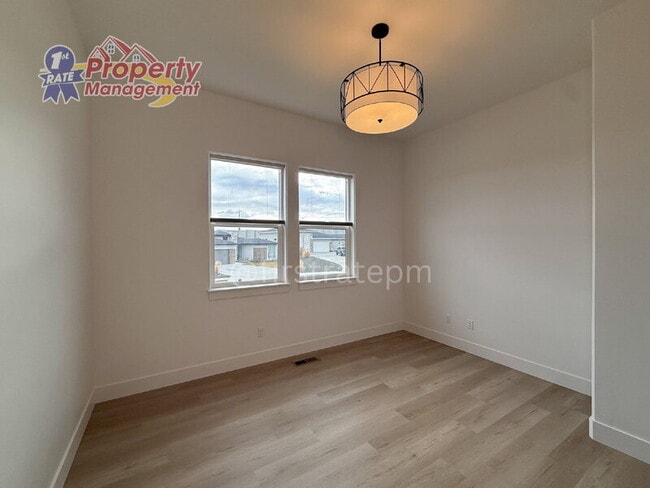 Building Photo - 3024 E Parulo Dr