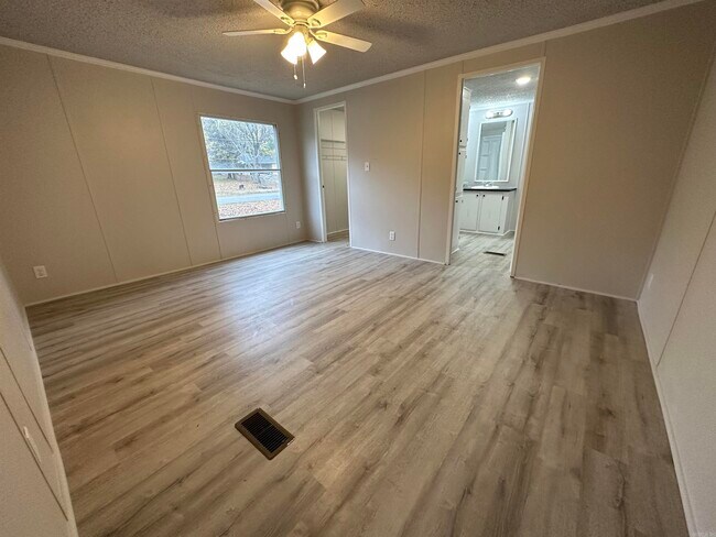 Building Photo - 2712 Spring St