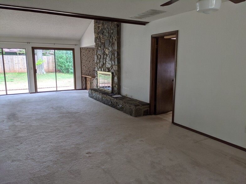 Dining area looking into living room - 205 N Easy St