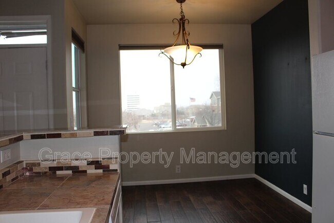 Building Photo - 8500 E Jefferson Ave