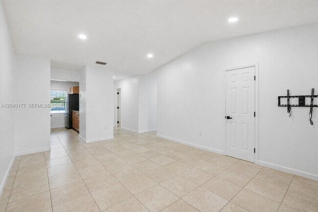 Building Photo - 5113 SW 138th Ave Cir