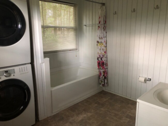 Building Photo - 107 Rockcrest Ridge