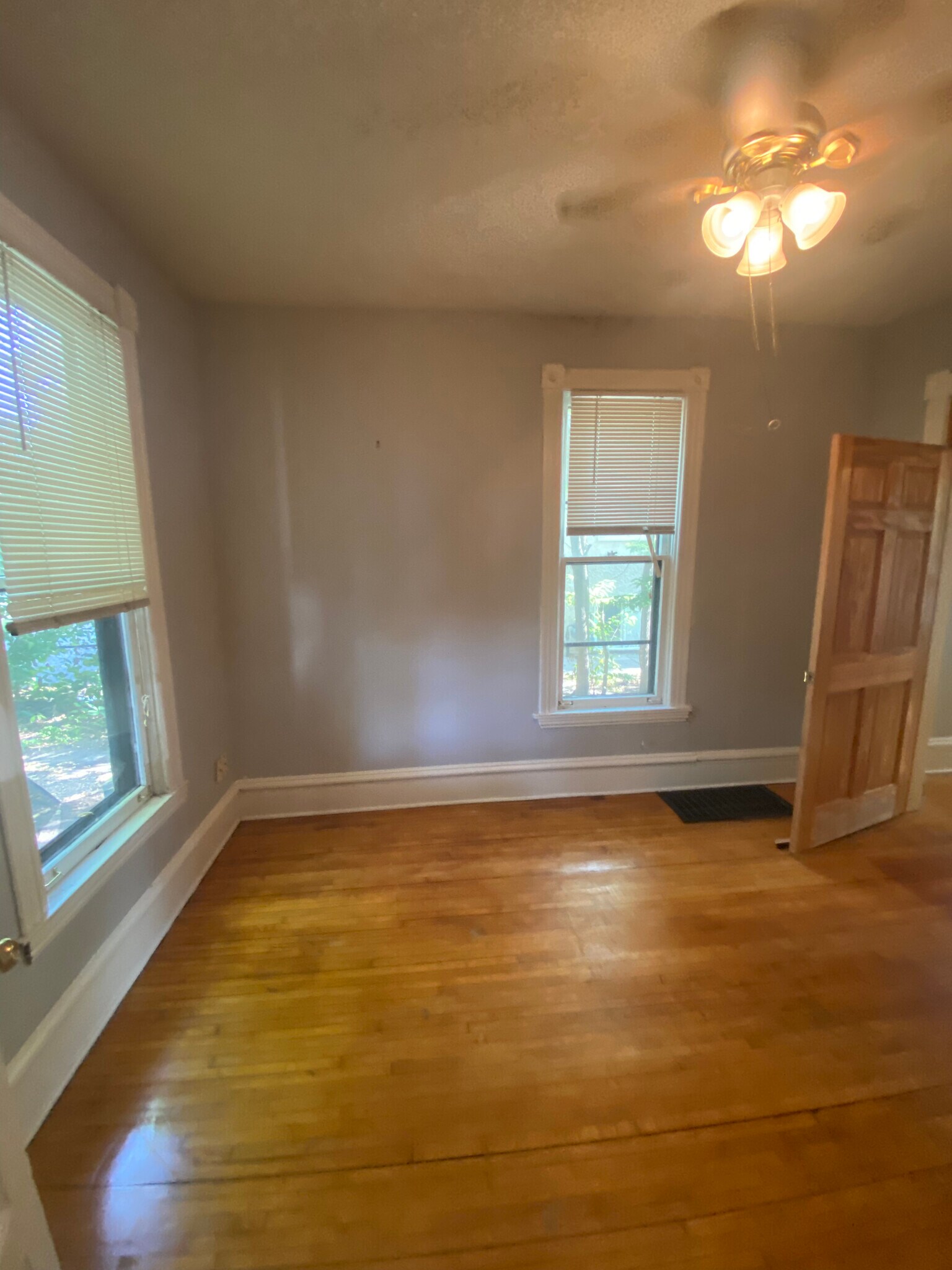 Building Photo - 809 13th Ave SE