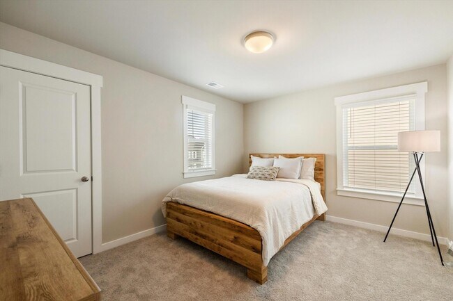 Building Photo - 2117 Firelight Wy