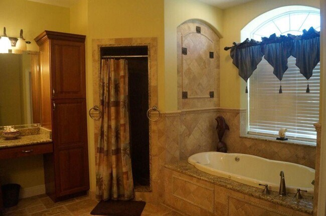 Building Photo - 6548 Tidewater Dr