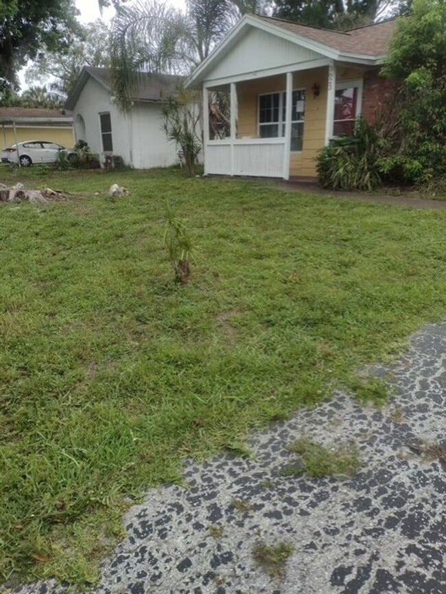 Building Photo - 2 bedroom / 2 bath available soon!