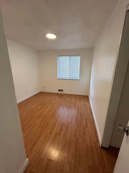 Building Photo - 4401 Saratoga Pl NE