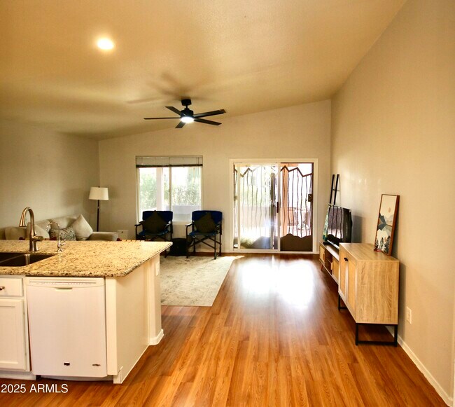 Building Photo - 1373 E Cherry Hills Dr