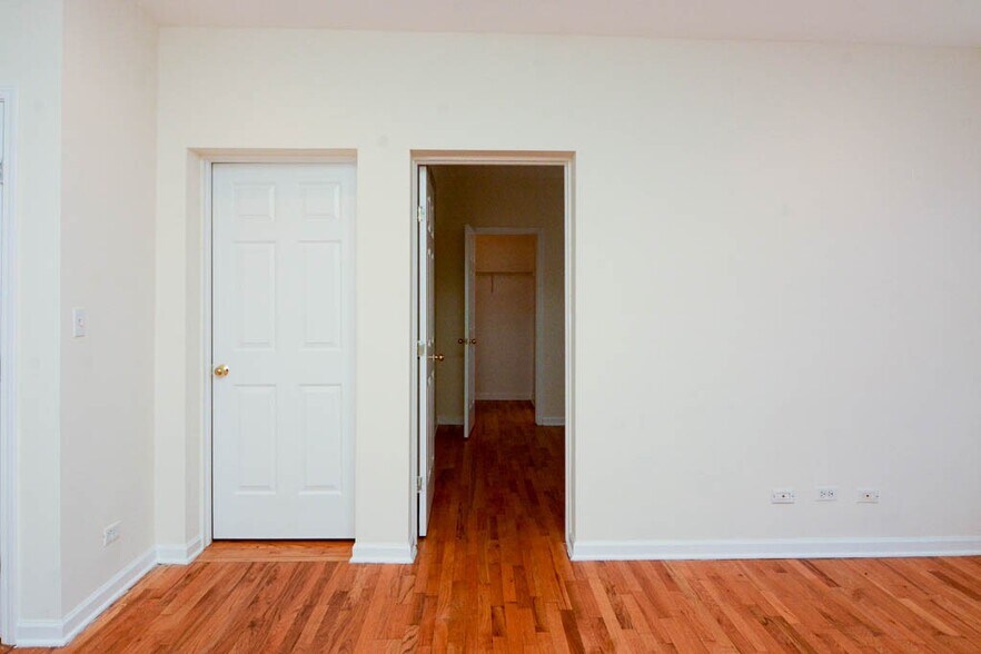 Building Photo - 911 W Dakin St