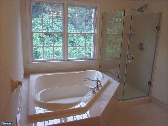 Building Photo - 11 Wedgewood Ct