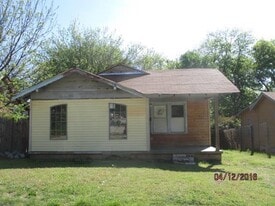 Building Photo - 1138 N Brauer Ave