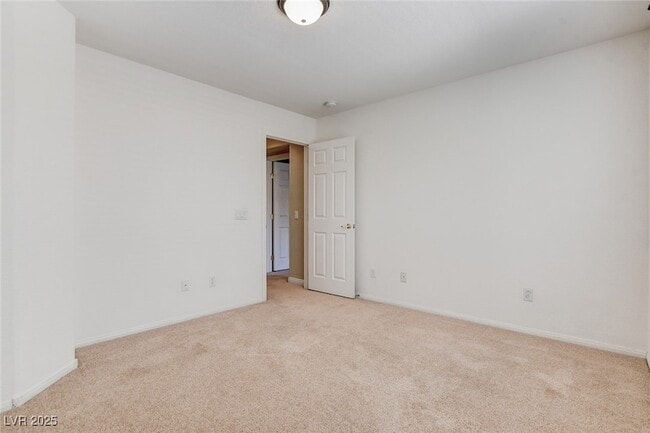 Building Photo - 1005 Roaring River Ave