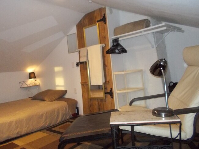 Building Photo - 256 Derby Ave