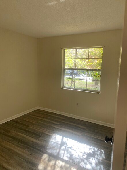 Building Photo - 701 Airoso Rd SE