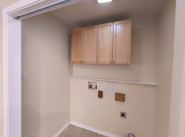 Building Photo - 2317 Live Oak St