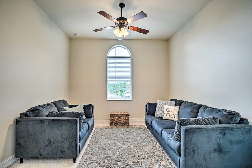 Building Photo - 6096 Dogleg Dr