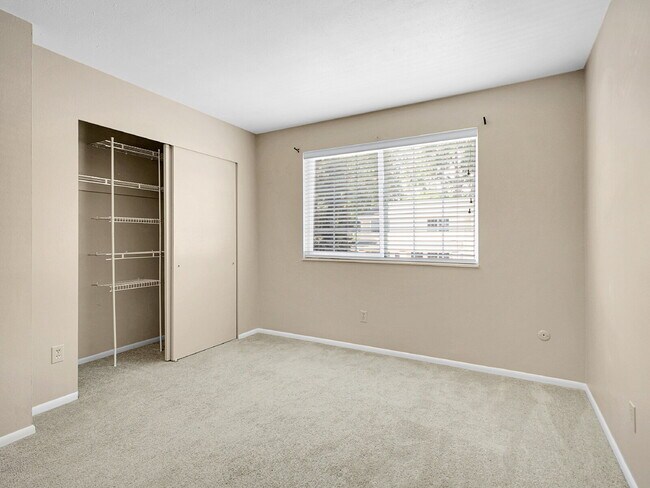 Building Photo - $2,295.00, 2-bed, 3-bath Condo in Westmins...