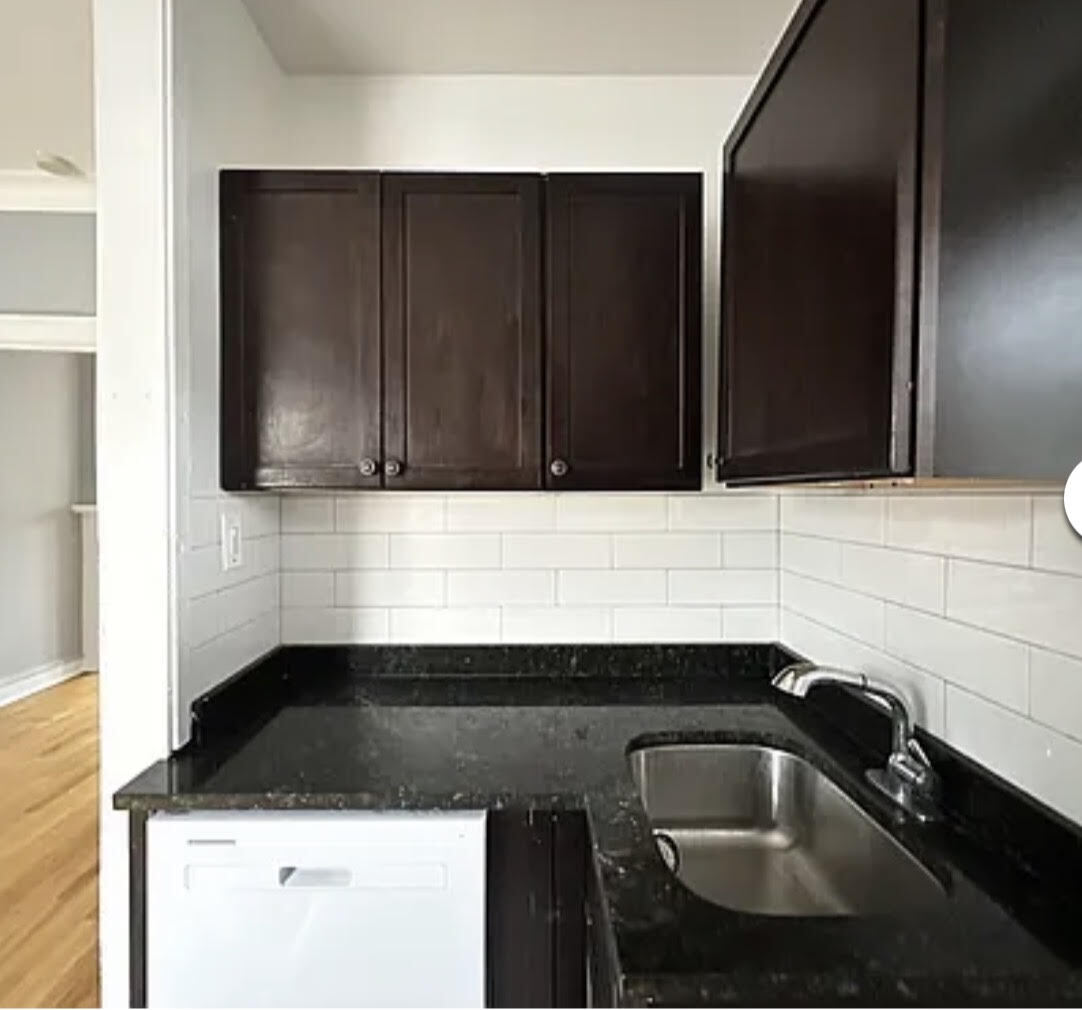 Building Photo - 1323 W Estes Ave