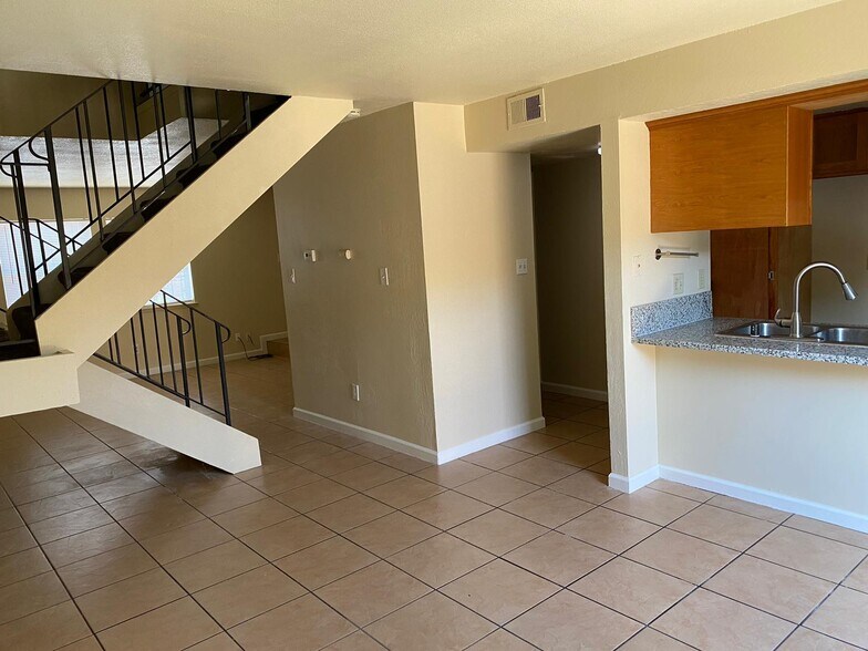 Building Photo - 4223 Weymouth Ln