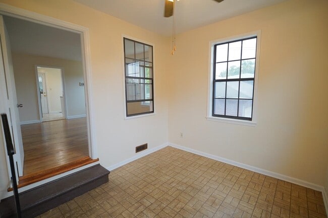 Building Photo - 212 Rudy Hubbard Way