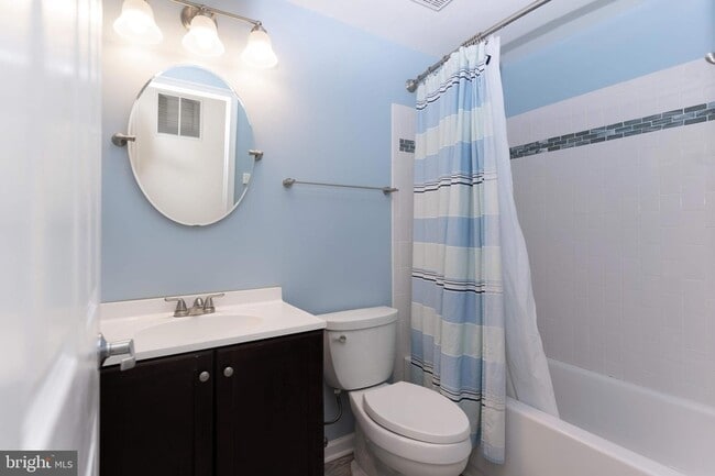 Building Photo - 310 Sedgwick Ct