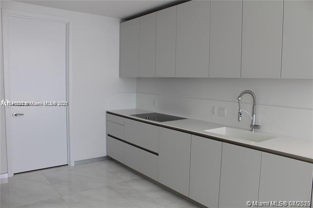 Building Photo - 16901 Collins Ave