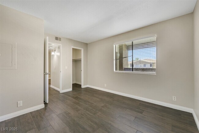 Building Photo - 3151 N Soaring Gulls Dr