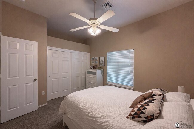 Building Photo - 10745 E 38th Ln