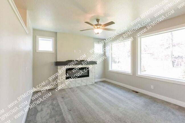 Building Photo - 10009 Powell Ave