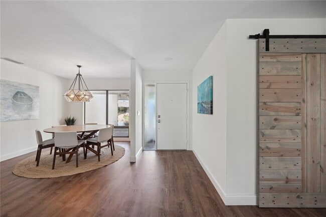 Building Photo - 456 Yacht Harbor Dr