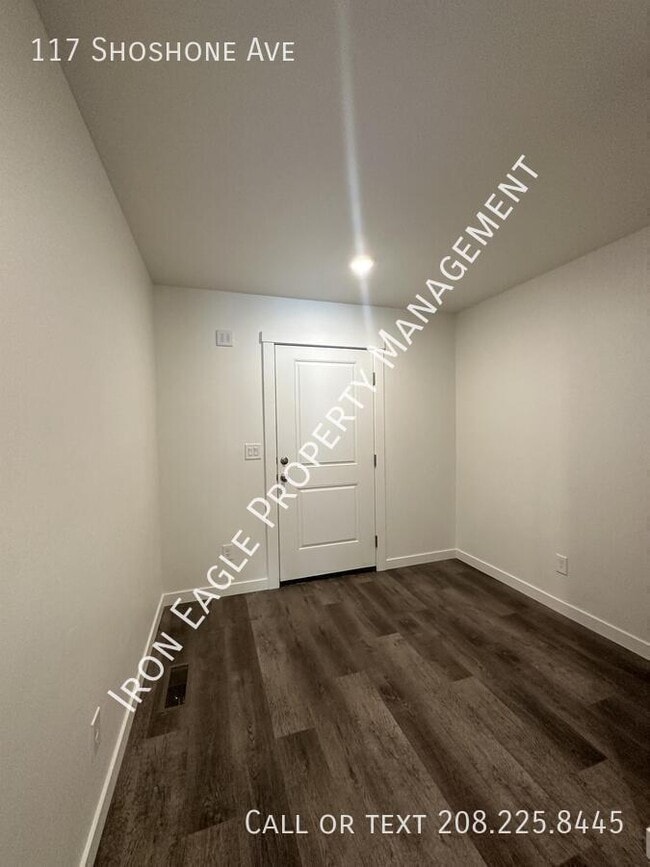 Building Photo - 117 Shoshone Ave
