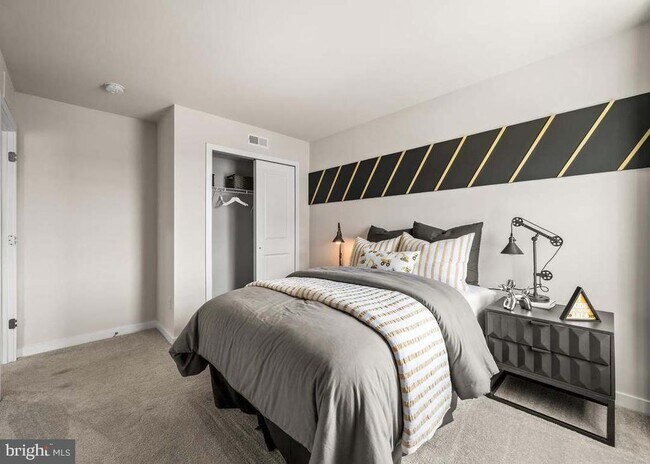 Building Photo - 35 E Front St